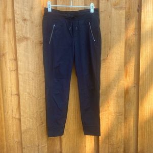 Athleta Trekkie North Jogger size 8 Black